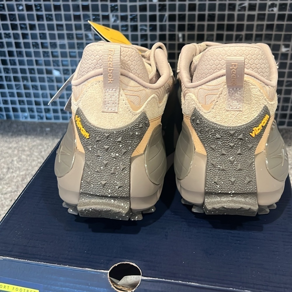 REEBOK Zig Kinetica 2.5 Edge with Vibram Sole Size 10.5 - Picture 6 of 9